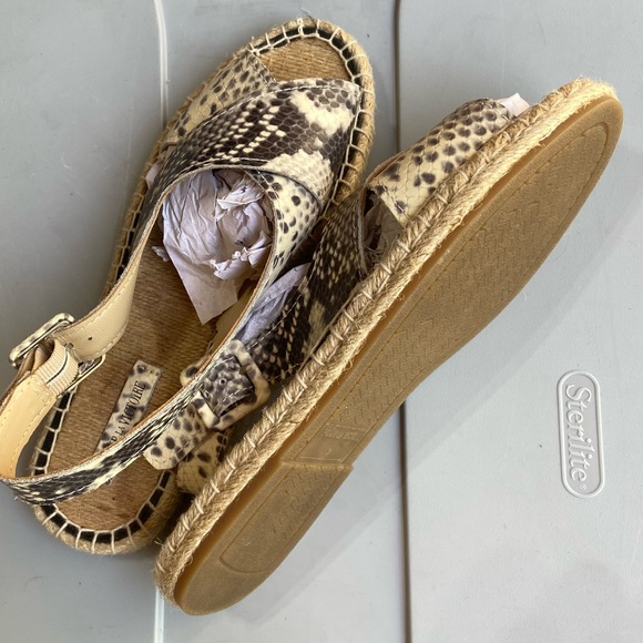 Pour La Victoire Beige Snake Embossed Olivia Espadrille Sandal - Picture 11 of 13